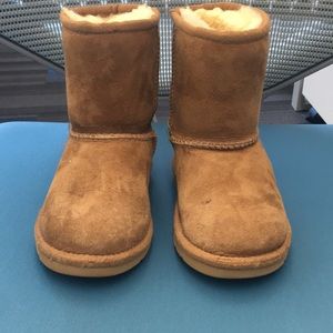 Toddler size 8 Uggs